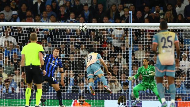 Soccer Football - Champions League - Manchester City v Inter Milan - Etihad Stadium, Manchester, Britain - September 18, 2024 Manchester City's Ilkay Gundogan misses a chance to score REUTERS/Molly Darlington