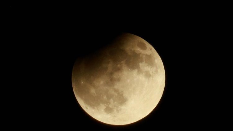 Panduan Langit Desember 2025: Supermoon dan Fenomena Astronomi Wajib Tonton