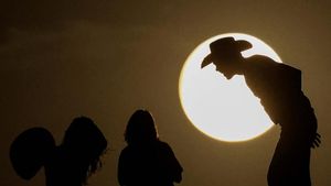 Menikmati Keindahan Supermoon di Meksiko