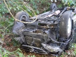 Pengemudi Silau Lampu Jauh, Mobil Terjun ke Jurang 50 Meter di Buleleng