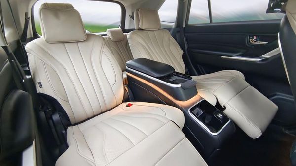 Kabin Kijang Innova Zenix Disulap Jadi Mewah