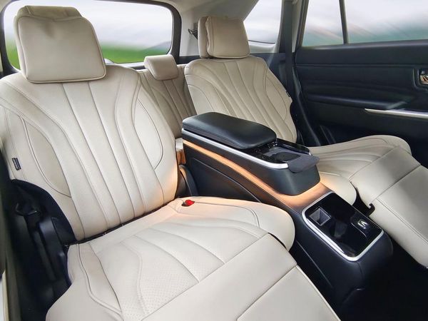 Kabin Kijang Innova Zenix Disulap Jadi Mewah