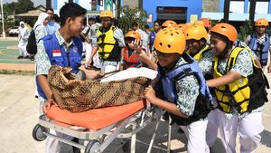 Momen Siswa SMP di Bekasi Belajar Penanganan Korban Gempa Bumi