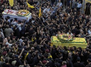 Hizbullah Gelar Upacara Pemakaman Komandan yang Tewas dalam Serangan Israel