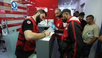 Ramai-ramai Warga Lebanon Donor Darah untuk Korban Ledakan Pager