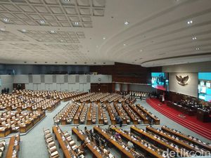 DPR Sahkan RUU Kementerian Negara Jadi UU DPR Sahkan RUU Kementerian Negara Jadi UU