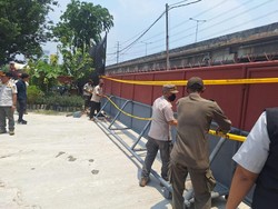 Cemari Udara Jakarta, Pabrik Beton di Jakbar Ditutup Satpol PP