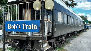 Seru! Di Sini Bisa Merasakan Sensasi Makan dalam Kereta Sirkus