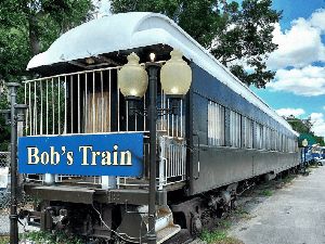 Seru! Di Sini Bisa Merasakan Sensasi Makan dalam Kereta Sirkus