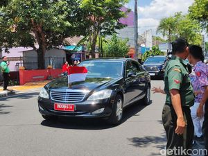 Antusiasme Siswa di Klaten Sambut Rombongan Presiden Jokowi