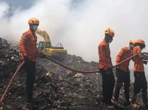 Sudah 3 Hari, Kebakaran TPSA Bagendung Cilegon Masih Proses Pendinginan Sudah 3 Hari, Kebakaran TPSA Bagendung Cilegon Masih Proses Pendinginan