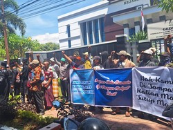 KTP Dicatut untuk Kredit Fiktif, Warga di Bondowoso Demo Kejari