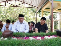 Ahmad Luthfi Ziarah ke Makam Istri, Minta Restu Nyalon Cagub