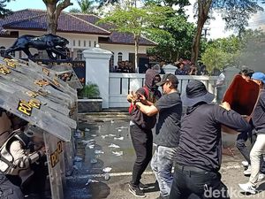Mencekamnya Simulasi Pengamanan Pilkada Pangandaran 2024 Mencekamnya Simulasi Pengamanan Pilkada Pangandaran 2024