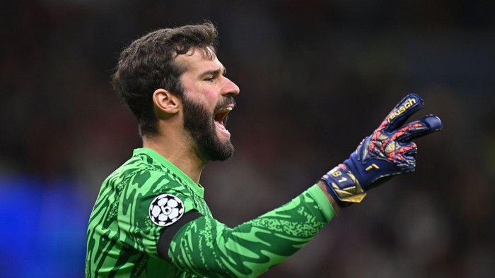 MILAN, ITALY - SEPTEMBER 17:  Alisson Becker of Liverpool gestures during the UEFA Champions League 2024/25 League Phase MD1 match between AC Milan and Liverpool FC at Stadio San Siro on September 17, 2024 in Milan, Italy. (Photo by Alessandro Sabattini/Getty Images)