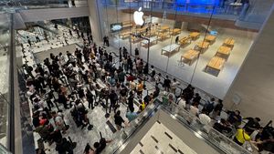 Belum Dijual di Indonesia, Intip Potret Antrean iPhone 16 di Malaysia