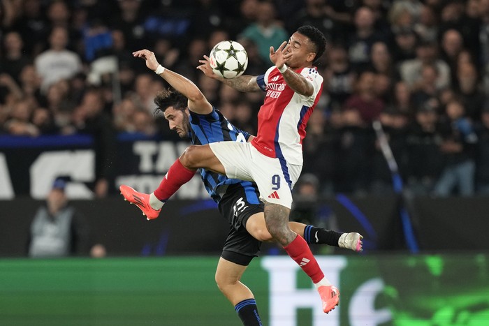 Arsenal's Gabriel Jesus, right, and Atalanta's Sead Kolasinac challenge for the ball during the Champions League opening phase soccer match between Atalanta and Arsenal at the Bergamo's stadium in Bergamo, Italy, Thursday, Sept. 19, 2024. (AP Photo/Antonio Calanni)