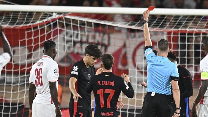 MONACO, MONACO - SEPTEMBER 19: Eric Garcia of FC Barcelona is shown a red card and sent off by Referee Allard Lindhout during the UEFA Champions League 2024/25 League Phase MD1 match between AS Monaco and FC Barcelona at Stade Louis II on September 19, 2024 in Monaco, Monaco. (Photo by Neal Simpson/Allstar/Getty Images)