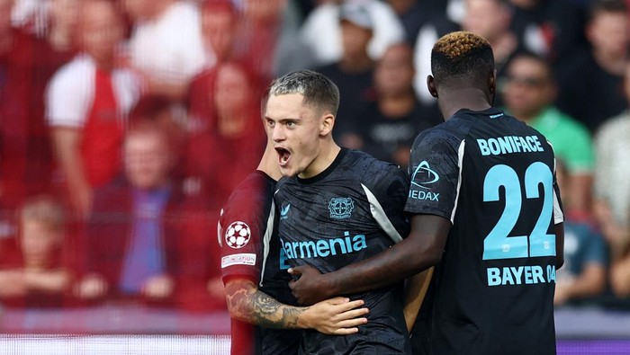 Soccer Football - Champions League - Feyenoord v Bayer Leverkusen - Feyenoord Stadium, Rotterdam, Netherlands - September 19, 2024 Bayer Leverkusens Florian Wirtz celebrates scoring their first goal with Victor Boniface REUTERS/Yves Herman