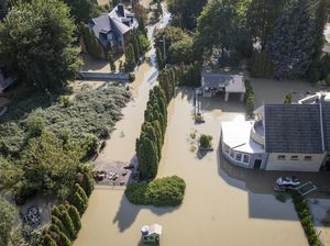 Foto Udara Banjir di Hungaria yang Makin Memburuk