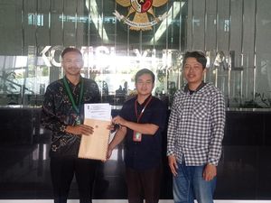 Mahasiswa Laporkan Hakim Pemberi Vonis Bebas Pembeli Cula Badak ke KY Mahasiswa Laporkan Hakim Pemberi Vonis Bebas Pembeli Cula Badak ke KY