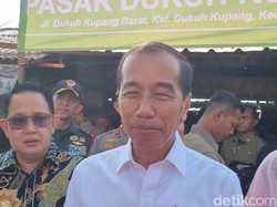 Jokowi Blusukan ke Pasar, Sebut Harga Telur Rp 24.000/Kg Terlalu Rendah