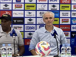 Arema Akui Kesulitan Atasi Strategi Pertahanan PSS Sleman Arema Akui Kesulitan Atasi Strategi Pertahanan PSS Sleman