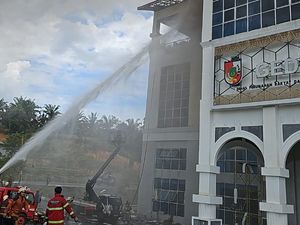 3 Kantor Dinas di Komplek Tenayan Pemkot Pekanbaru Terbakar!