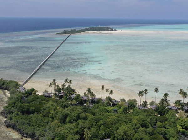 KKP Segel Resor Asing Ilegal di Pulau Maratua