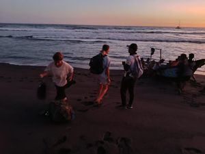 Naik Perahu Layar, 2 WNA Wanita Tiba-tiba Menepi di Pantai Glagah Kulon Progo Naik Perahu Layar, 2 WNA Wanita Tiba-tiba Menepi di Pantai Glagah Kulon Progo