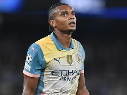Jersey Oasis Man City Bikin Keder Akanji