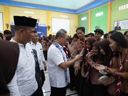 Mendag Zulhas Ajak Siswa SMAN 3 Surabaya Cintai Produk Dalam Negeri