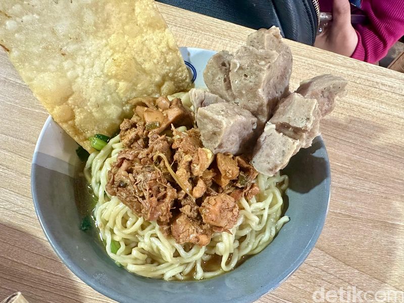 Mie Ayam Pangsit Bakso Banyu Langit