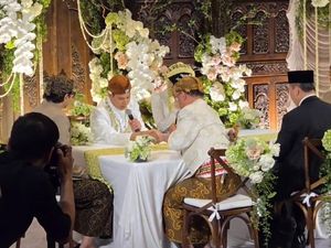 Hore! Nino RAN Resmi Menikah dengan Dhabitannisa Auni Hore! Nino RAN Resmi Menikah dengan Dhabitannisa Auni