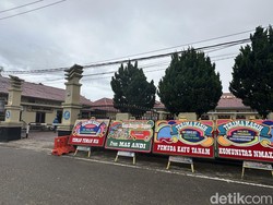 Mapolres Padang Pariaman Dikirimi Papan Bunga Usai Tangkap Pembunuh Nia