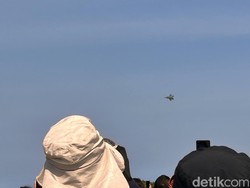 Saat Pesawat Siluman F-35 Milik Australia Bermanuver di Langit Bali