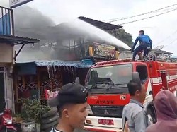 Diduga Kompor Meledak, 3 Rumah di Asahan Terbakar