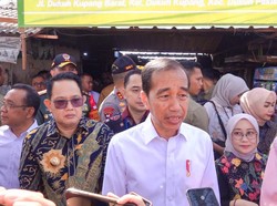 Dampingi Jokowi Tinjau Pasar, Pj Gubernur Jatim Pastikan Harga Terkendali