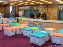 Penampakan 36 Kontainer Box Disita Polisi Usai Geledah DPRD Riau