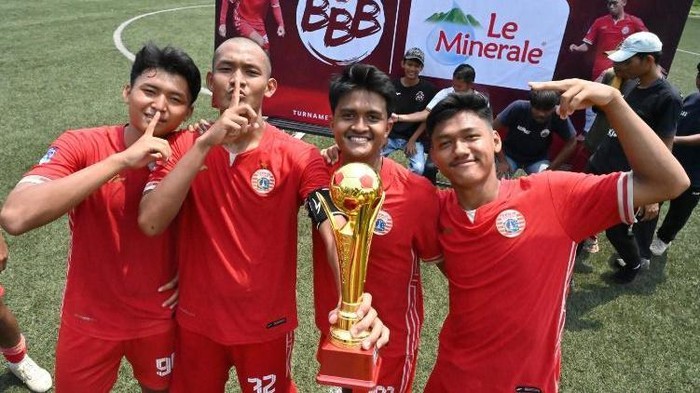 Program pembinaan sepakbola Le Minerale dan Persija