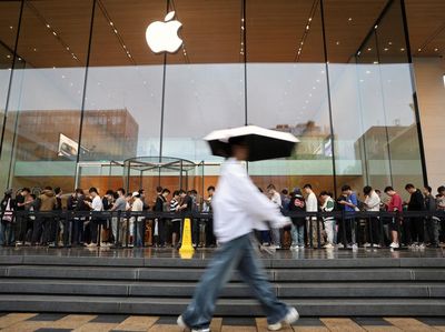 Sambutan Antusias Saat iPhone 16 Rilis di China