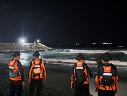 2 Bocah Kakak Beradik Hilang Terseret Ombak di Pantai Kemiren Cilacap