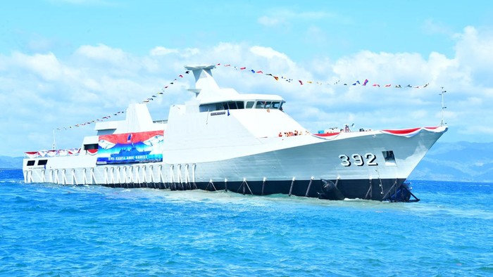 TNI AL Punya Dua Kapal Tempur Baru TNI Angkatan Laut (AL) memiliki kapal tempur baru. Kapal jenis OPV 98 M dan OPV ini dilengkapi beberapa meriam tempur.