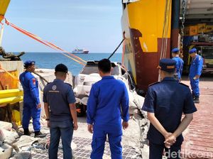 Aktivitas Pelabuhan Jangkar Kembali Normal Usai Truk Rem Blong Senggol Mobil Aktivitas Pelabuhan Jangkar Kembali Normal Usai Truk Rem Blong Senggol Mobil