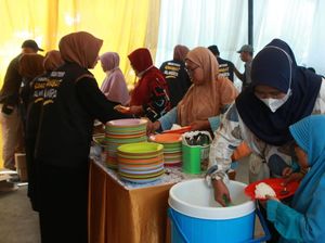 Warung Makan Gratis untuk Kurangi Kelaparan Warga Depok