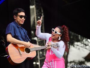 Serunya Penampilan Desta, Boiyen dan Andre Taulany di Pestapora 2024 Serunya Penampilan Desta, Boiyen dan Andre Taulany di Pestapora 2024