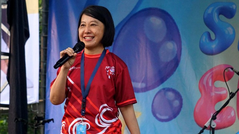 Kepala SMA Kristen Ipeka Puri, Vivianti Kristanto Jacob memberikan sambutan pada pembukaan acara SKIPI Water Run. Melalui kegiatan ini, murid diharapkan memiliki jiwa kompetisi yang sportif, cinta lingkungan, serta kepedulian sosial kepada masyarakat.