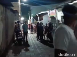 2 Pria di Makassar Saling Bacok gegara Parkiran Berujung Dilarikan ke RS