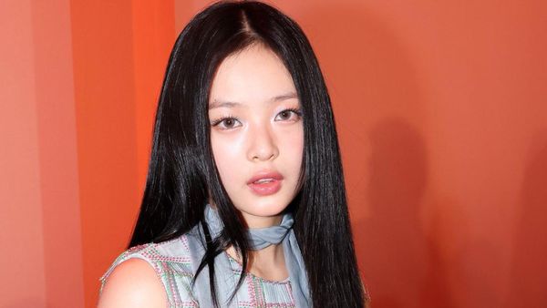 8 Foto Jin BTS & Hanni NewJeans Hadiri Fashion Show Gucci di Milan