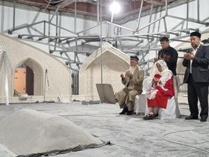 Ada Makna Khusus saat Mega Pakai Kerudung Fatmawati ke Makam Al Bukhari Ada Makna Khusus saat Mega Pakai Kerudung Fatmawati ke Makam Al Bukhari
